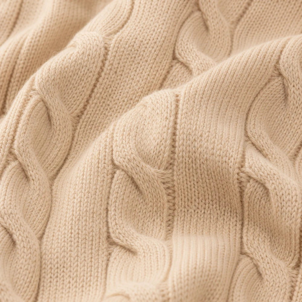Premium Unisex 12GG Cable Knit Pullover fabric close-up thumbnail